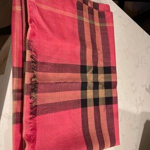BURBERRY GIANT CHECK Rose Pink
WOOL SILK LIGHTWEIGHT GAUZE
SCARF